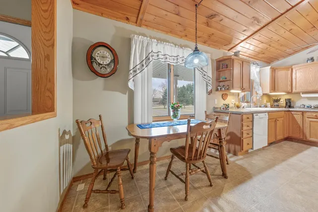 $419,900 | 8144 South Chase Road, Pulaski, WI 54162