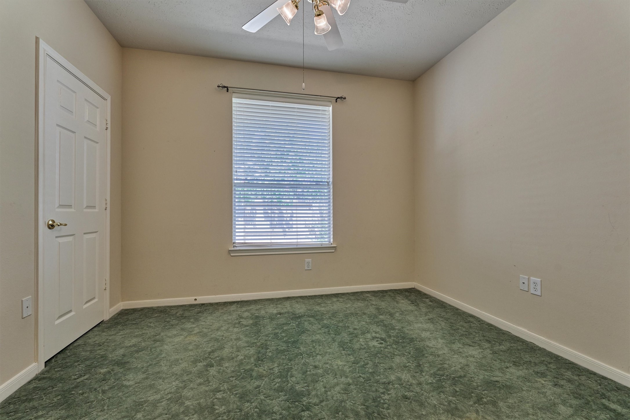 175 West Lilac Ridge Place The Woodlands, TX 77384 - Photo 20 of 31 an empty room with a window