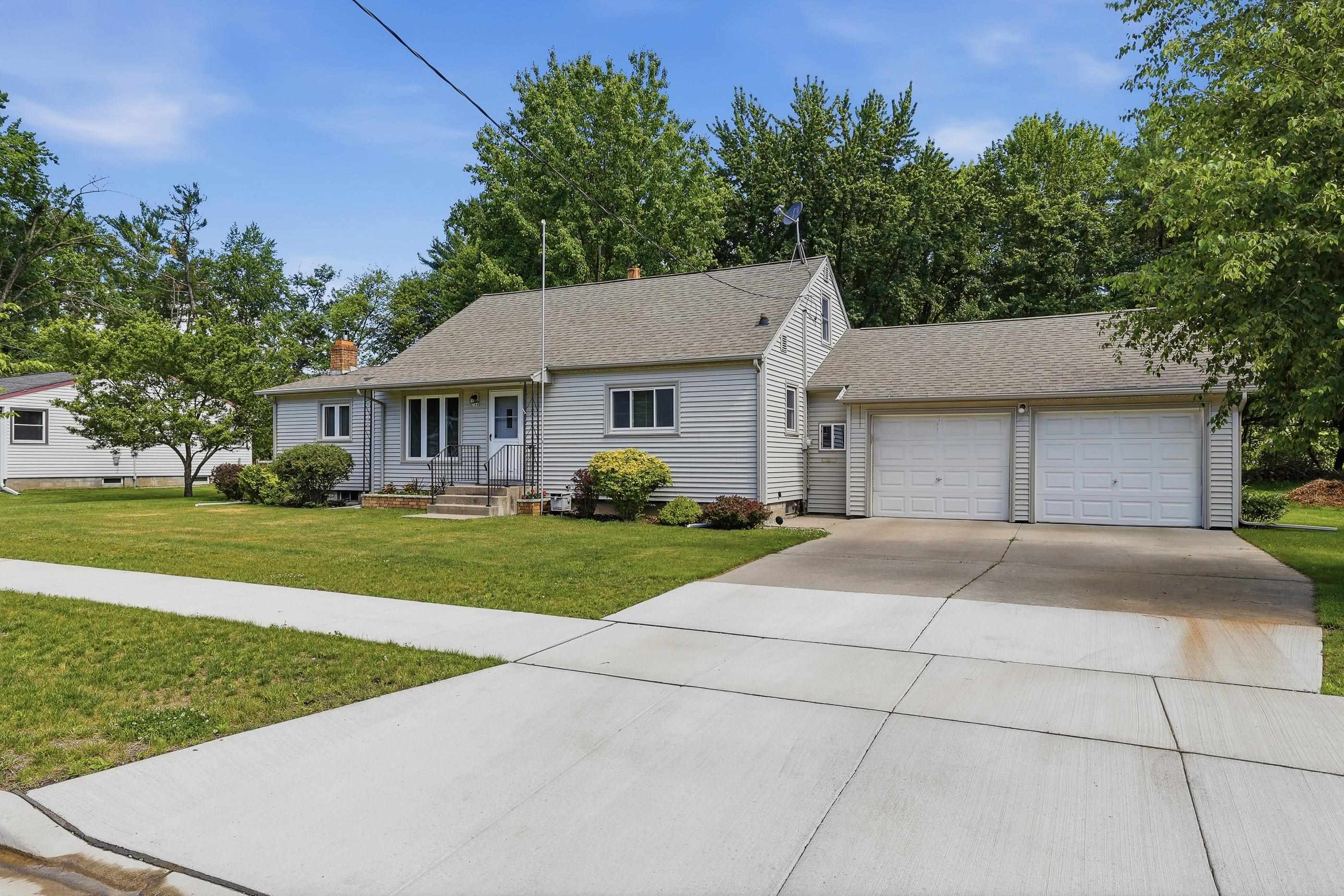308 Walker Street Stevens Point, WI 54481 - Photo 3 of 39