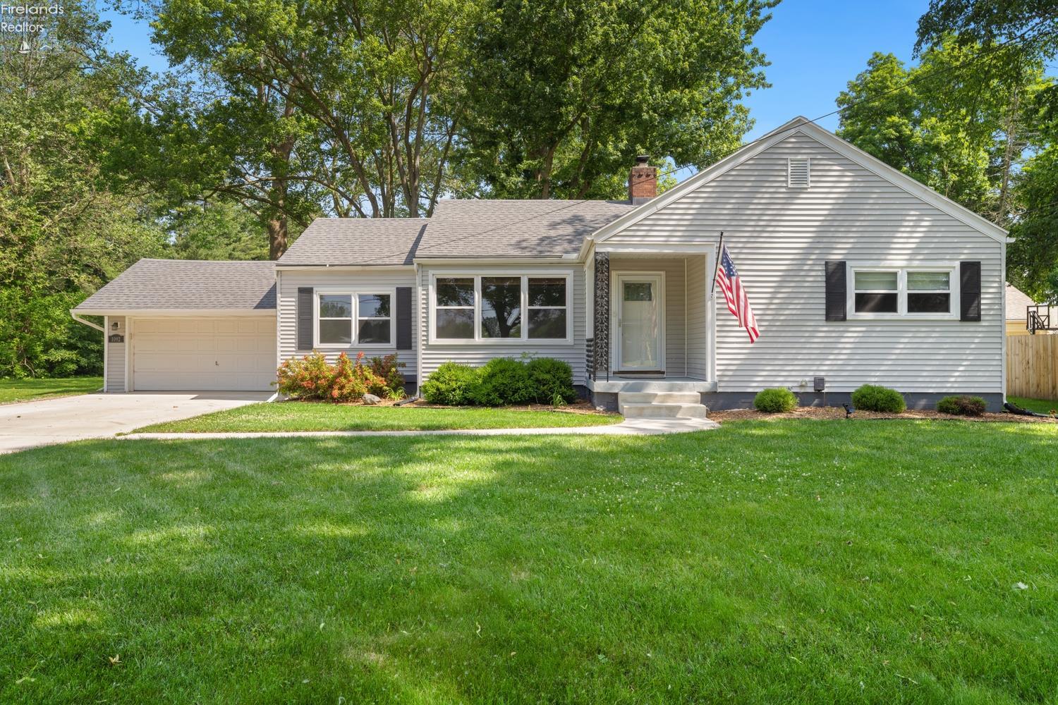 1092 Farnsworth Road Waterville, OH 43566 - Photo 1 of 37 Gallery Image 1