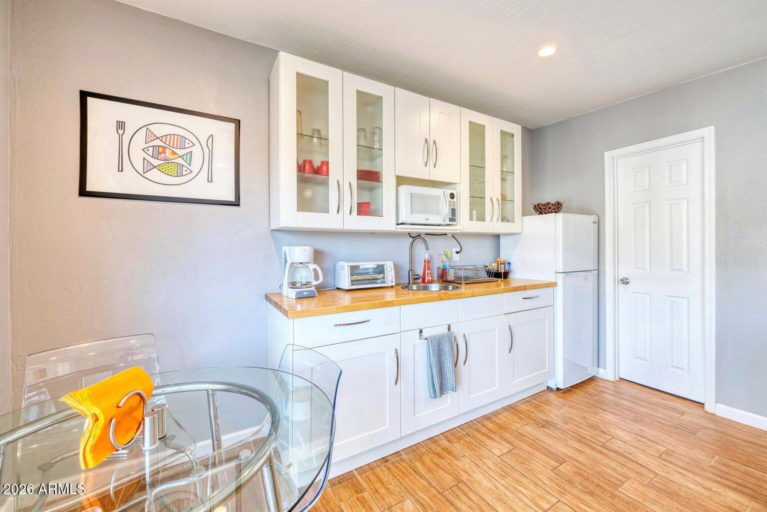 3415 East Camelback Road Phoenix, AZ 85018 - Photo 16 of 25 Casita Kitchenette & Dining