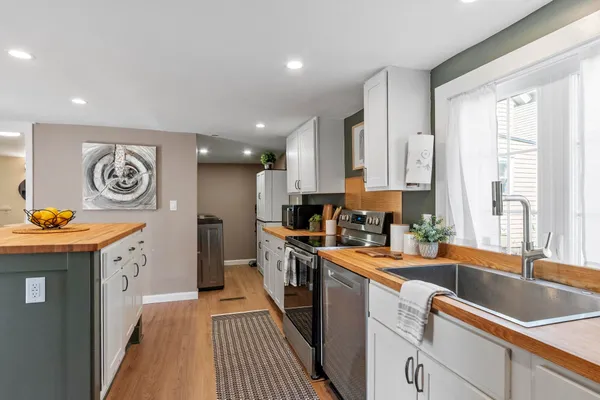 $379,000 | 5 Middle Street, Nashua, NH 03060