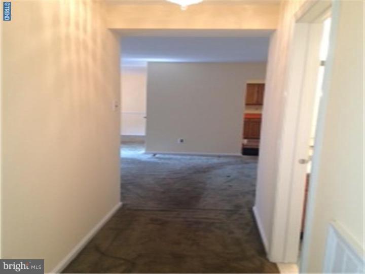 113 Haddonfield Cmns Haddonfield, NJ 08033 - Photo 6 of 16 Hallway