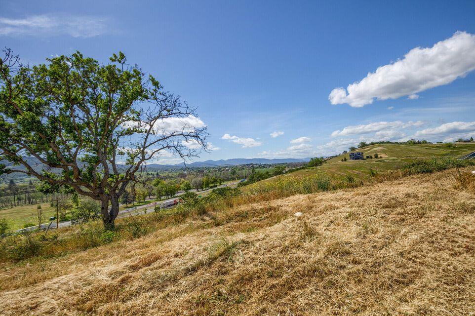 695 Suncrest Road Medford, OR 97504 - Photo 7 of 10 7