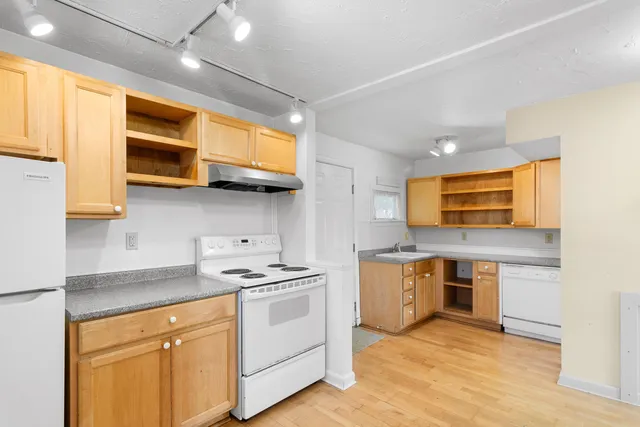 $399,000 | 26 Crescent Street, Unit 2628, Rockland, ME 04841