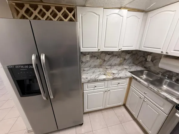 $2,000 | 17101 Northwest 57th Avenue, Unit 102, Miami Gardens, FL 33055