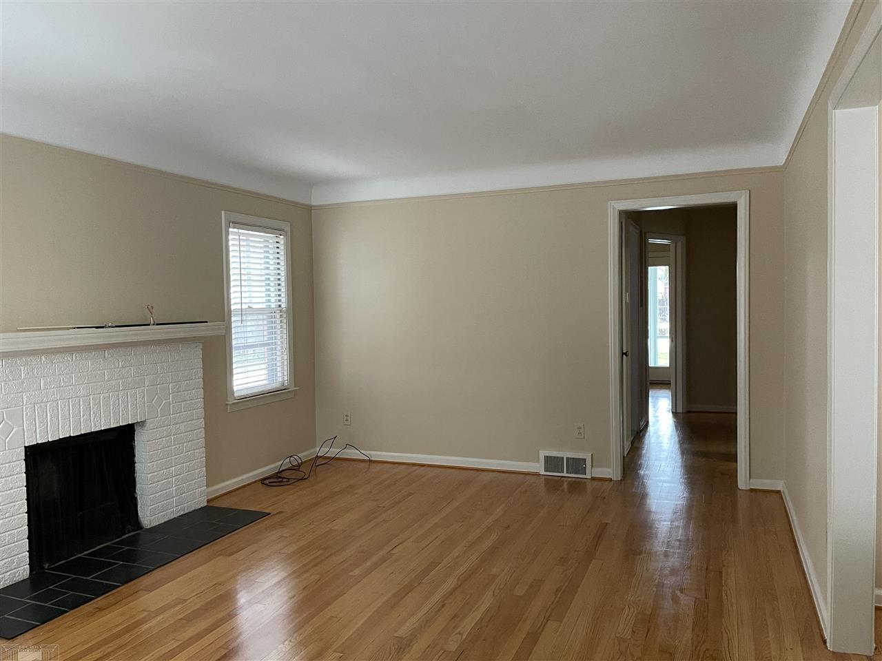 1386 Hampton Road Grosse Pointe Woods, MI 48236 - Photo 10 of 14