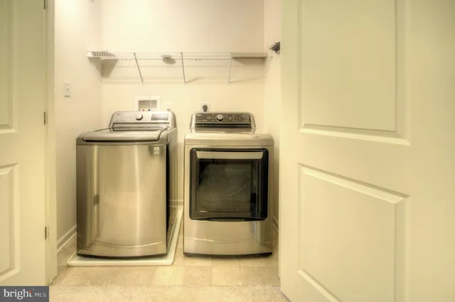 a view of utility room