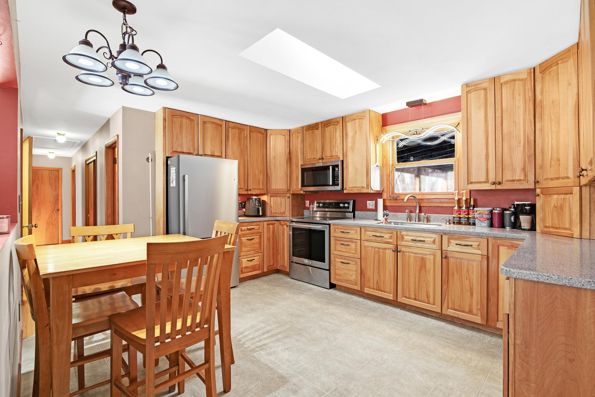 21 Four Rod Road Rochester, NH 03867 - Photo 5 of 57