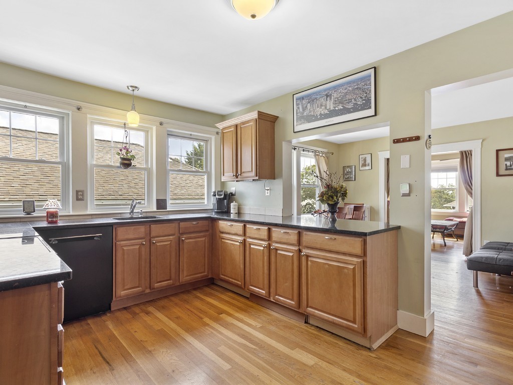 30 Sterling Road, Unit 4 Waltham, MA 02451 - Photo 3 of 13 Gallery Image 3