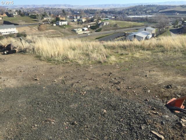 2262 Northwest Horn Place Pendleton, OR 97801 - Photo 5 of 7 a view of a lake with houses