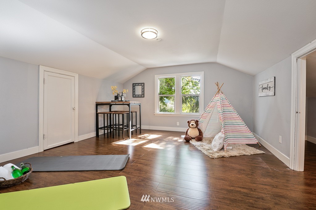 8022 230th Street Southwest Edmonds, WA 98026 - Photo 24 of 40 Gallery Image 24