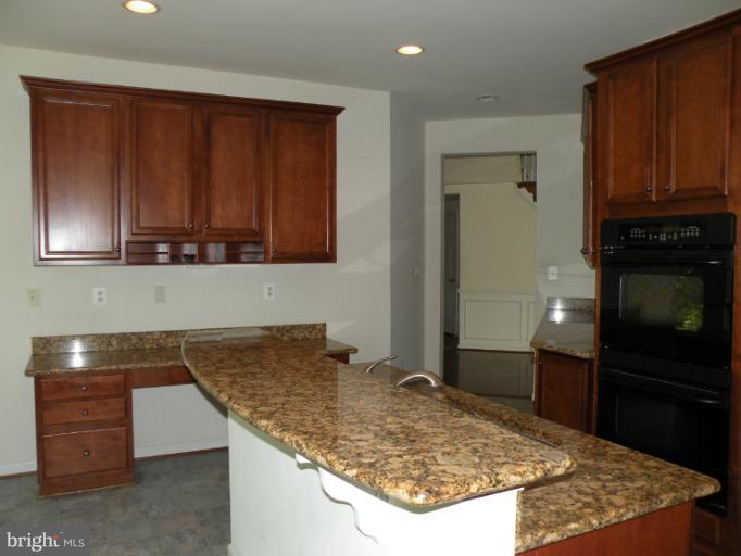 24796 Shells Way Stone Ridge, VA 20105 - Photo 2 of 16 Kitchen