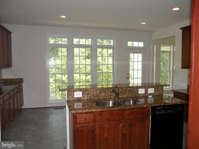 24796 Shells Way Stone Ridge, VA 20105 - Photo 15 of 16 Kitchen
