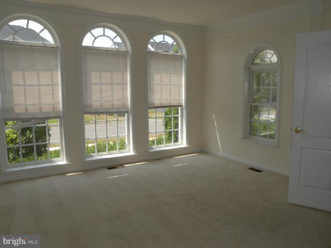 24796 Shells Way Stone Ridge, VA 20105 - Photo 5 of 16 Living Room
