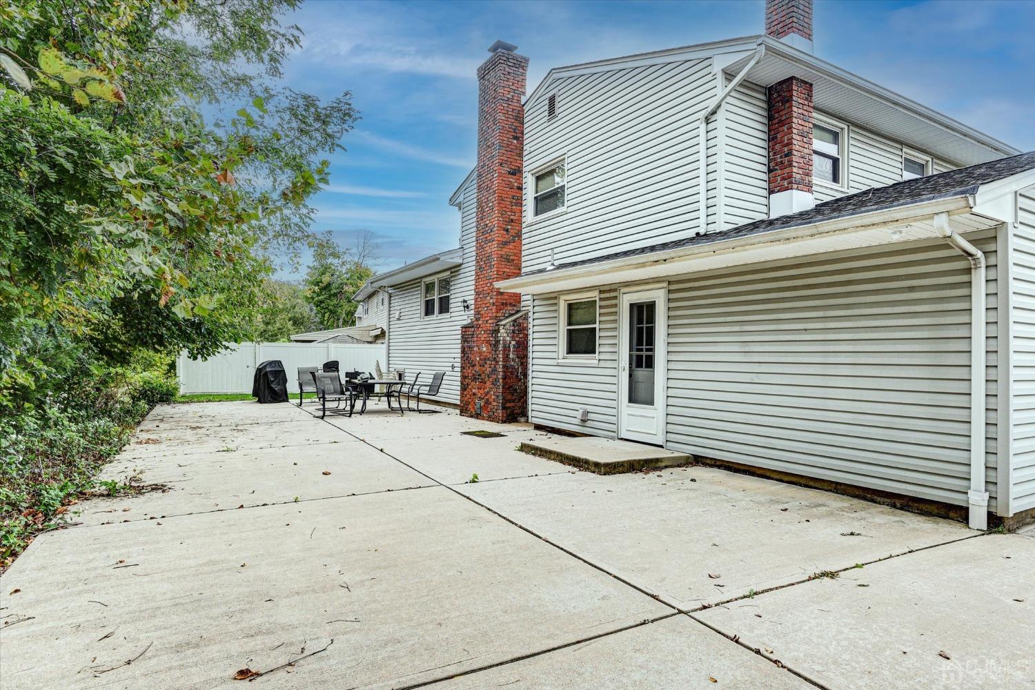 5 Weiss Drive Middlesex, NJ 08846 - Photo 4 of 24 a view of a house with a yard
