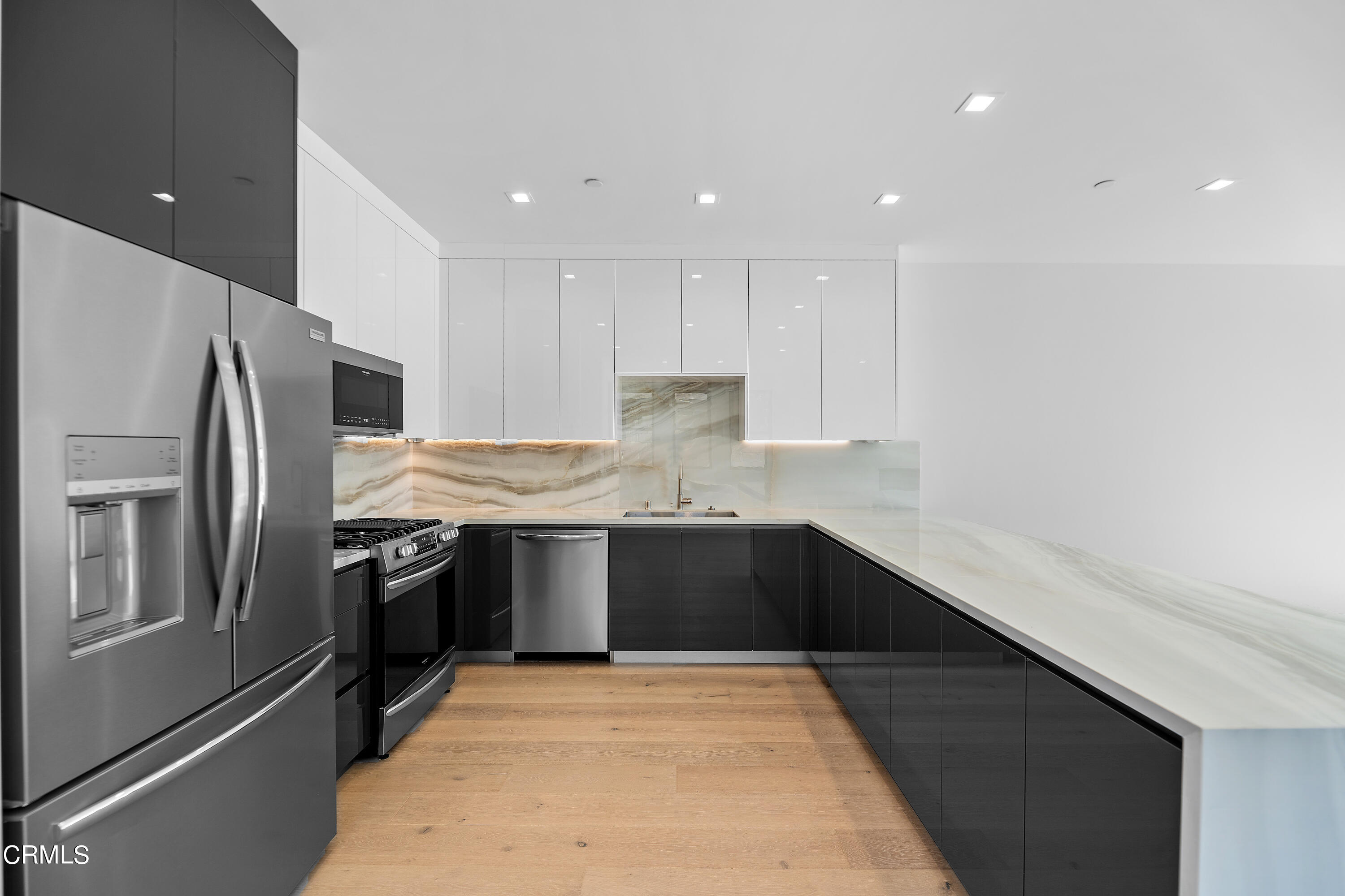 1001 Catamaran Street Oxnard, CA 93035 - Photo 14 of 37 a kitchen with granite countertop a refrigerator sink and stove