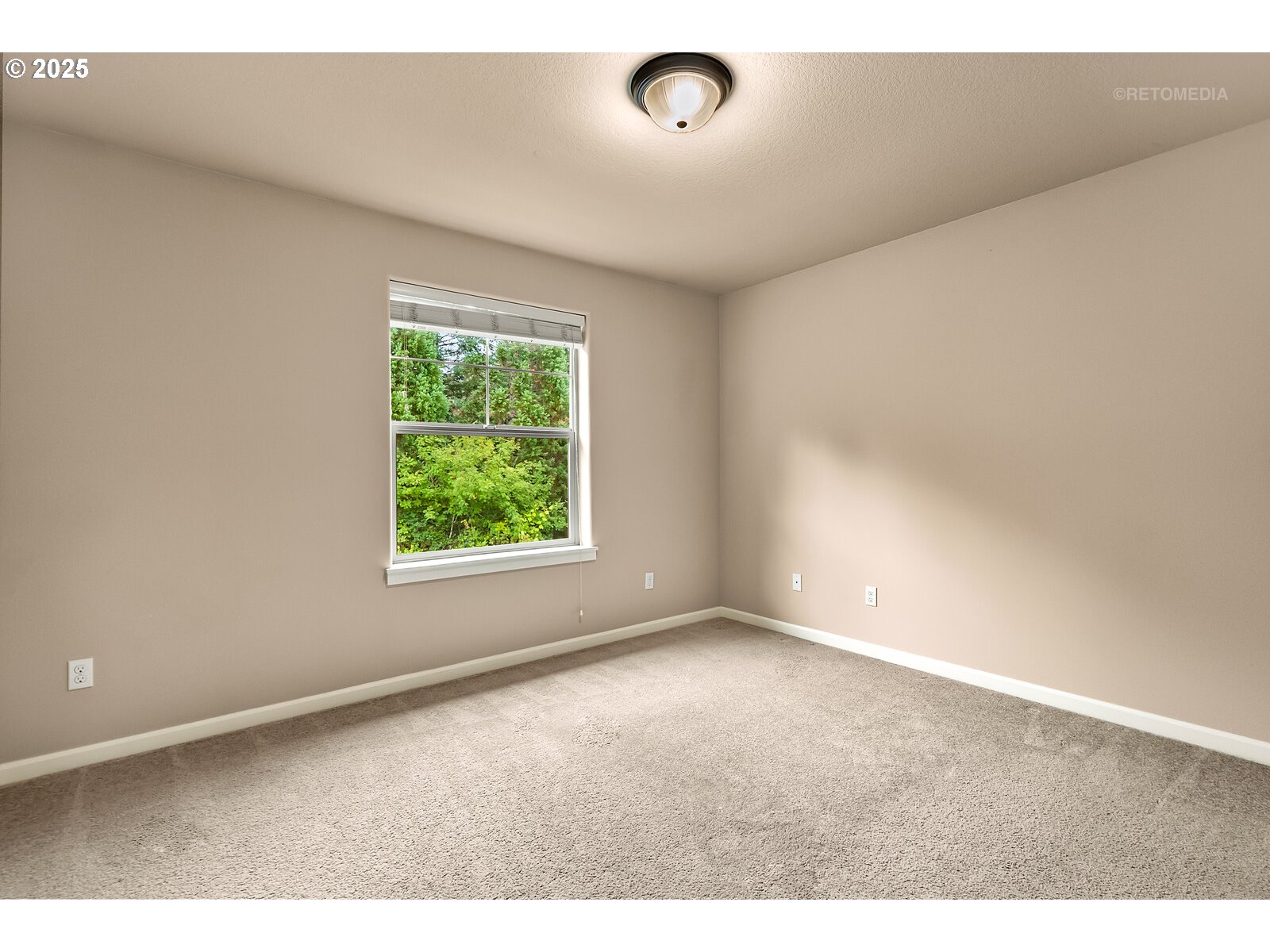 865 Southwest 90th Avenue Portland, OR 97225 - Photo 27 of 36 an empty room with windows