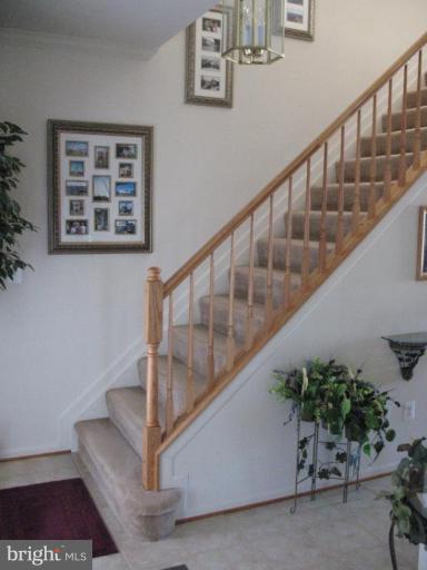2006 Mars Run Road Essex, MD 21221 - Photo 20 of 27 Staircase