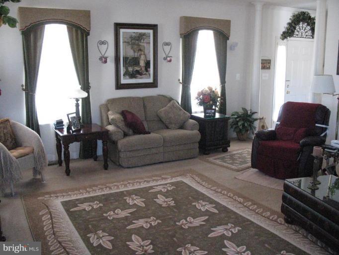 2006 Mars Run Road Essex, MD 21221 - Photo 9 of 27 Living Room