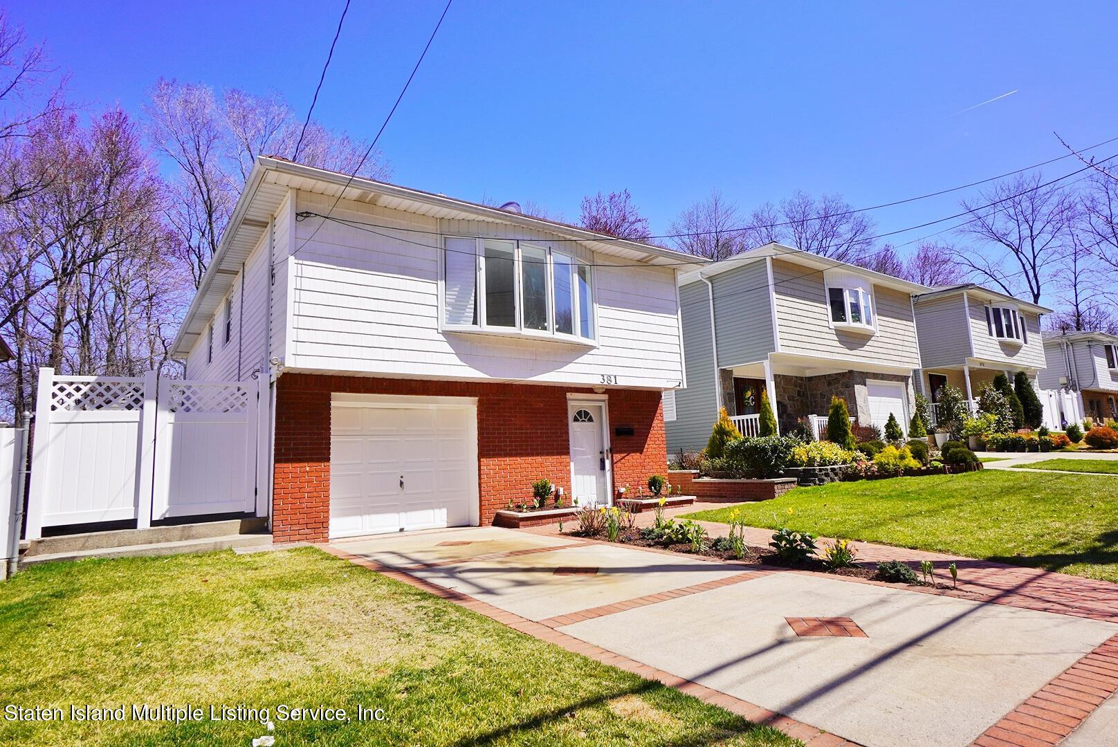 381 Corbin Avenue Staten Island, NY 10308 - Photo 4 of 40 Photo Aug 30 2022, 1 05 20 PM