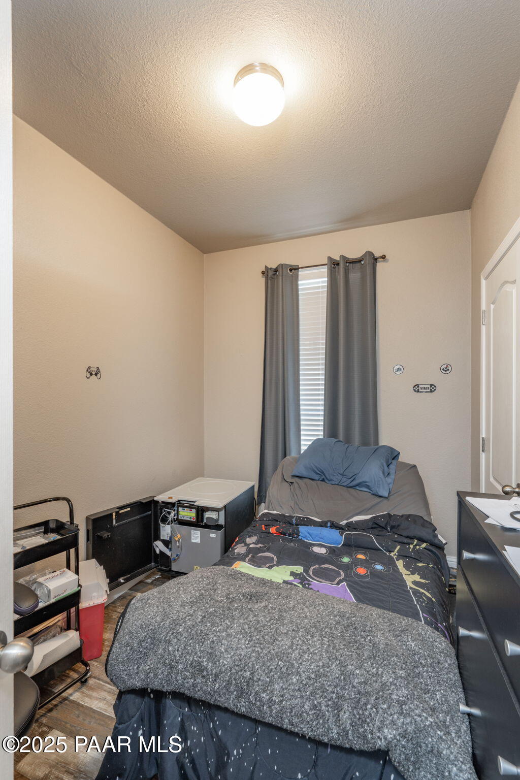 1023 Thorton Road Camp Verde, AZ 86322 - Photo 14 of 29 a bedroom with a bed and dresser
