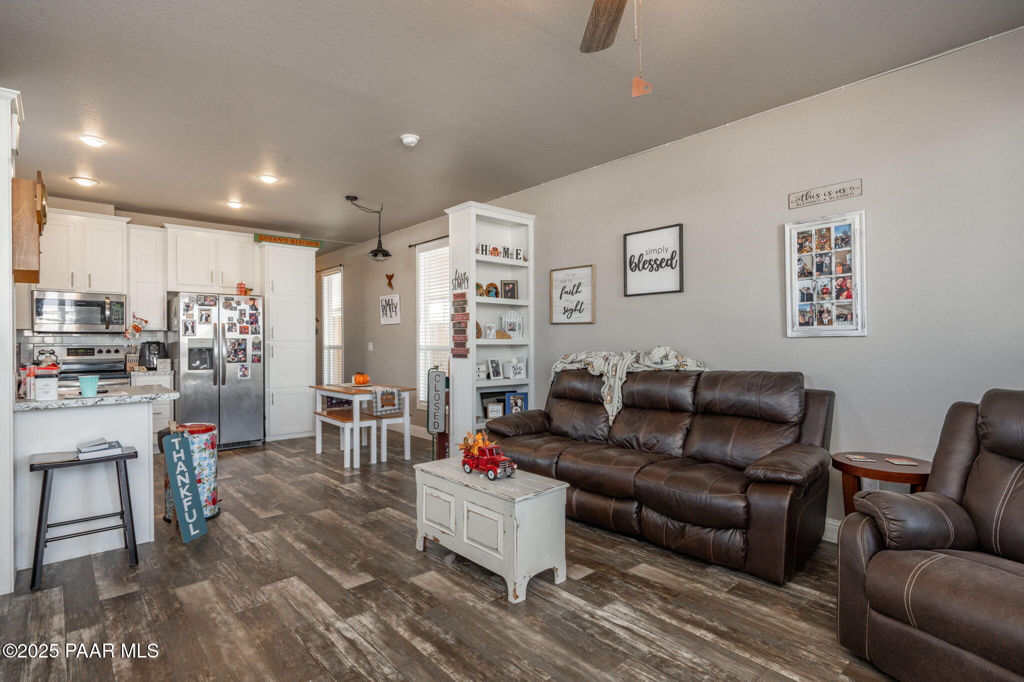 1023 Thorton Road Camp Verde, AZ 86322 - Photo 7 of 29 a living room with furniture and kitchen view