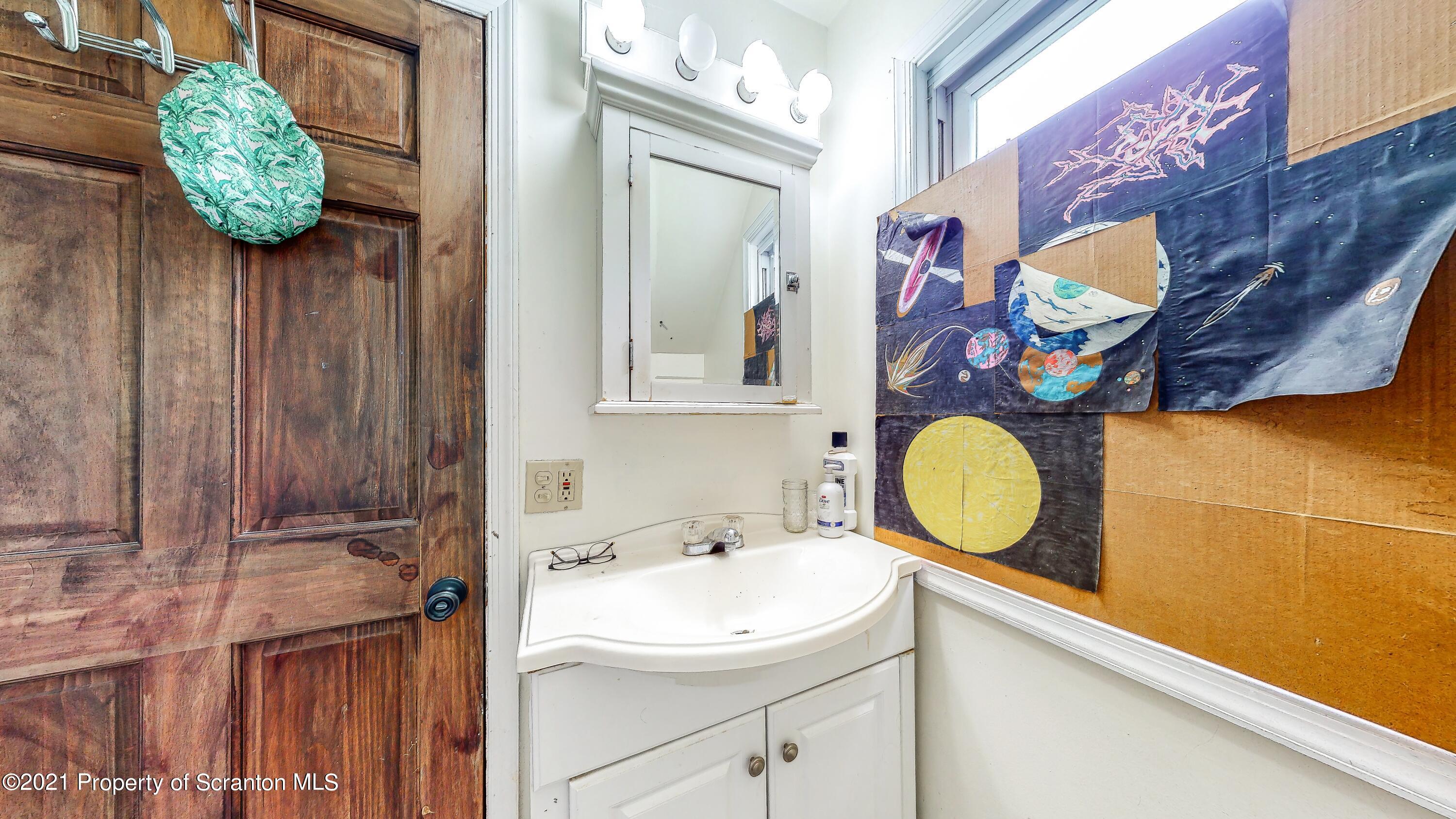 210 Layton Road Clarks Summit, PA 18411 - Photo 9 of 26 Gallery Image 9