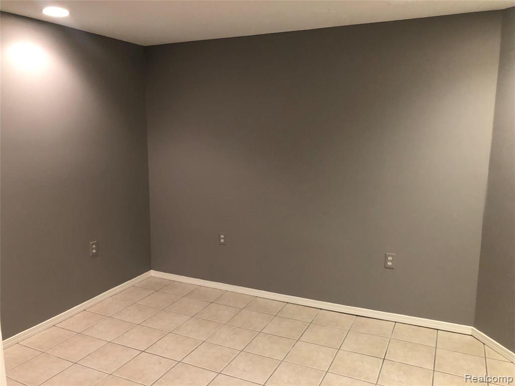 16942 Farmington Road, Unit 24 Livonia, MI 48154 - Photo 19 of 20