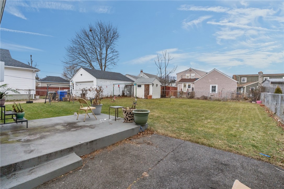 128 Warwick Road Pawtucket, RI 02861 - Photo 3 of 27