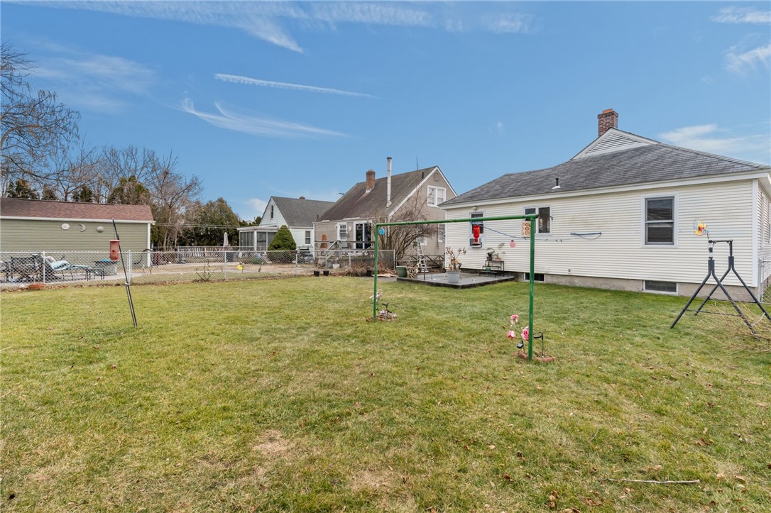 128 Warwick Road Pawtucket, RI 02861 - Photo 5 of 27