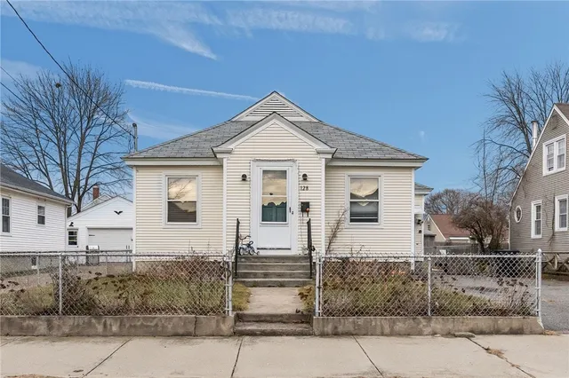 $315,000 | 128 Warwick Road, Pawtucket, RI 02861
