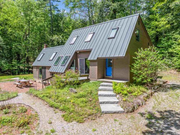 $750,000 | 47 Forest Pond Road, New Hampton, NH 03256