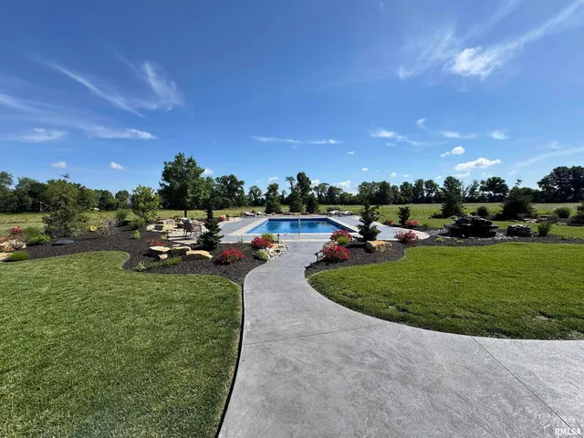 $899,500 | 3024 Wabash 12 Avenue, Mount Carmel, IL 62863