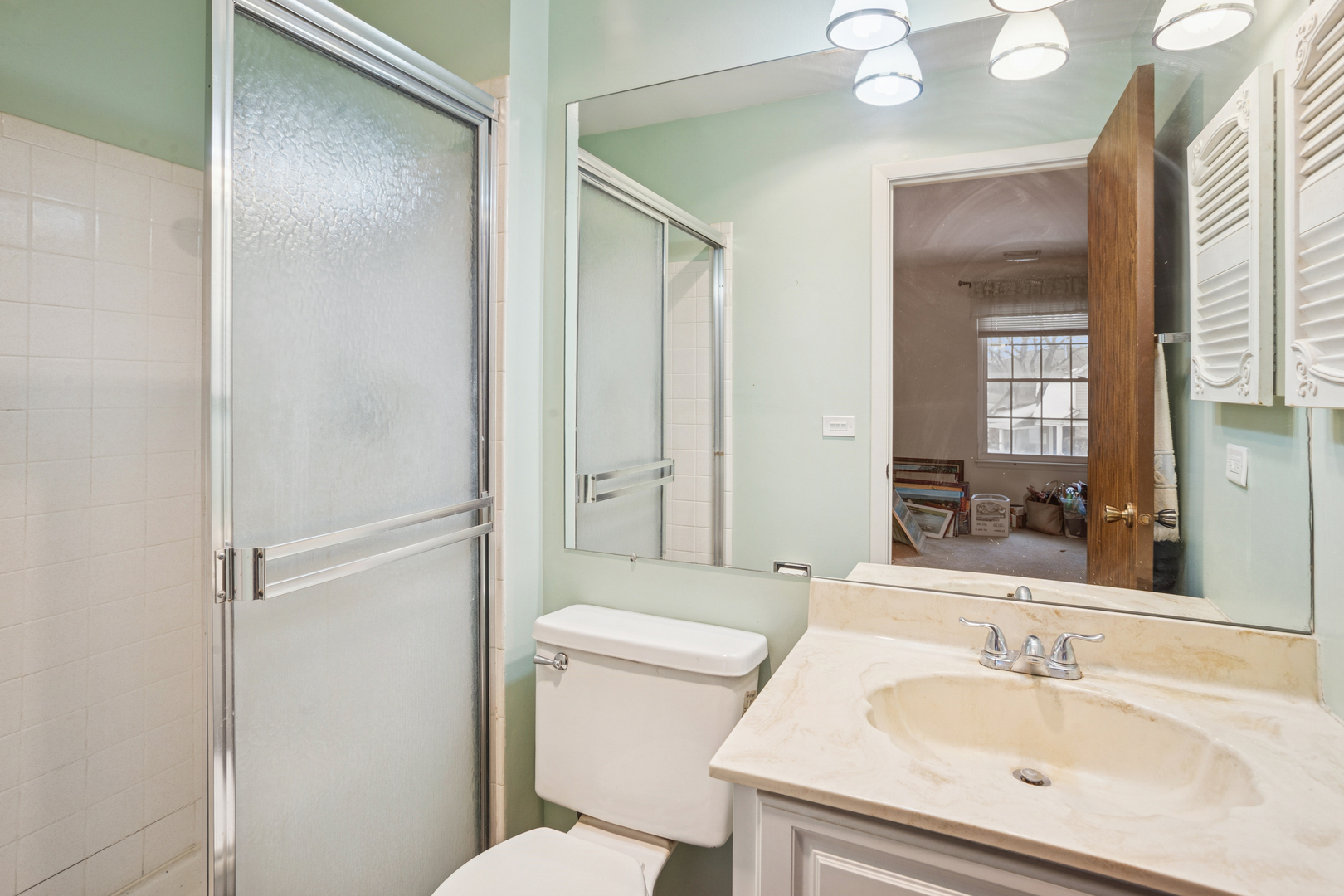 28 Regent Circle, Unit B2 Schaumburg, IL 60193 - Photo 13 of 22 a bathroom with a sink toilet and shower