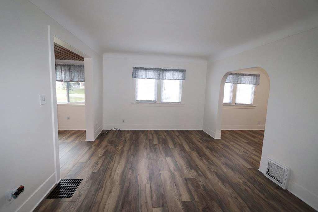 5469 East Potter Road Flint, MI 48506 - Photo 8 of 31 50129569-535a8048-7cc6-40f5-ac15-b54c0f1fcdde.JPG