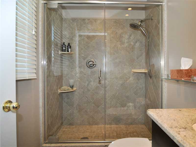 70 Tomahawk Trail Cranston, RI 02921 - Photo 18 of 25 Master Bath/Spa.