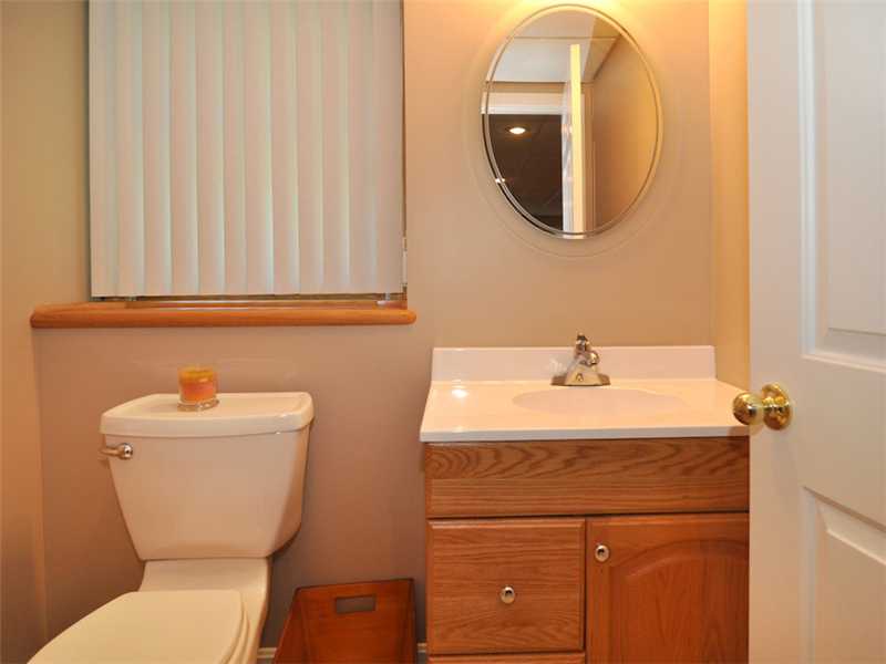70 Tomahawk Trail Cranston, RI 02921 - Photo 23 of 25 Bathroom.