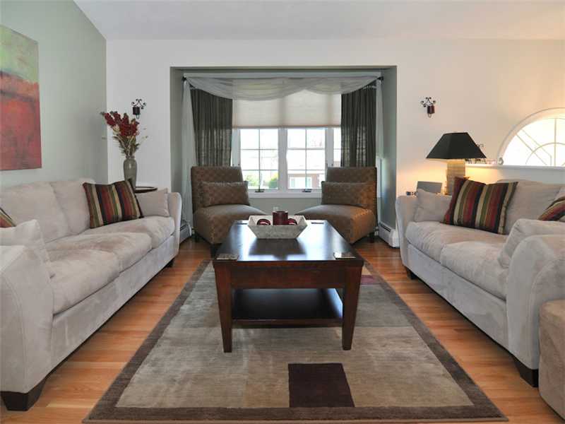 70 Tomahawk Trail Cranston, RI 02921 - Photo 4 of 25 Living Room.