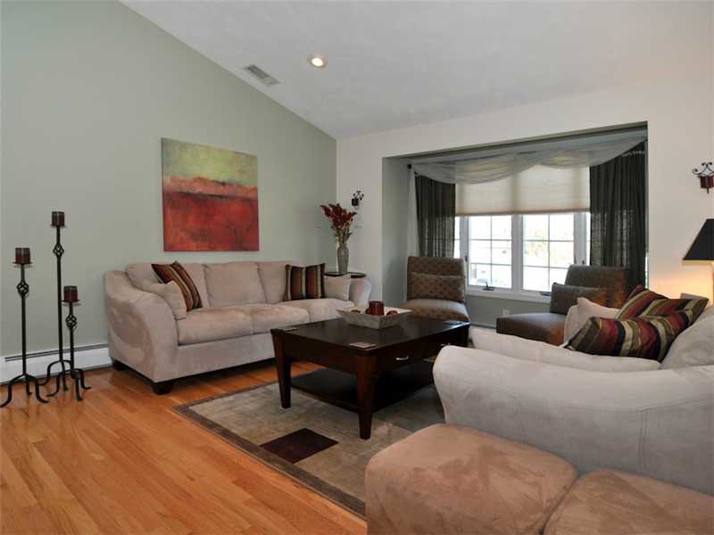 70 Tomahawk Trail Cranston, RI 02921 - Photo 5 of 25 Living Room.