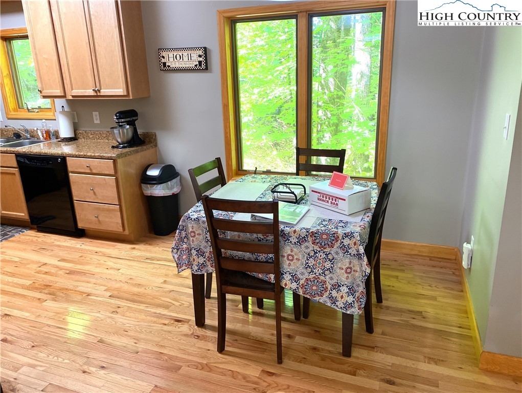 402 Pinnacle Ridge Road Beech Mountain, NC 28604 - Photo 11 of 44 a dining room with furniture and wooden floor