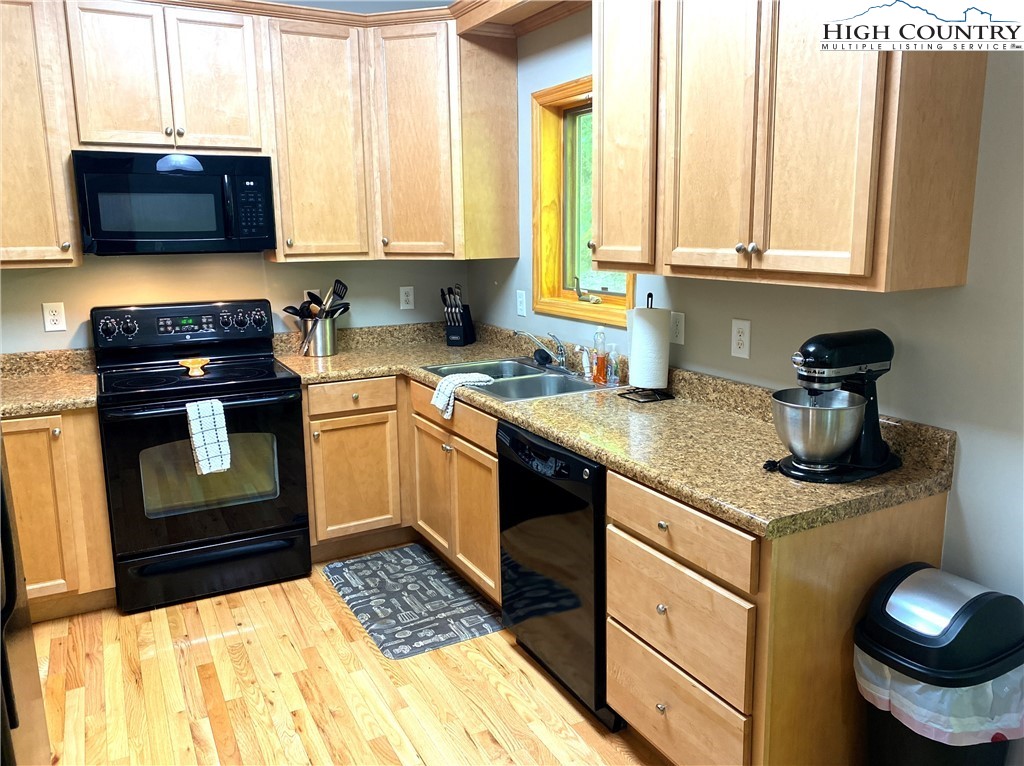 402 Pinnacle Ridge Road Beech Mountain, NC 28604 - Photo 12 of 44 a kitchen with a stove a sink and a microwave