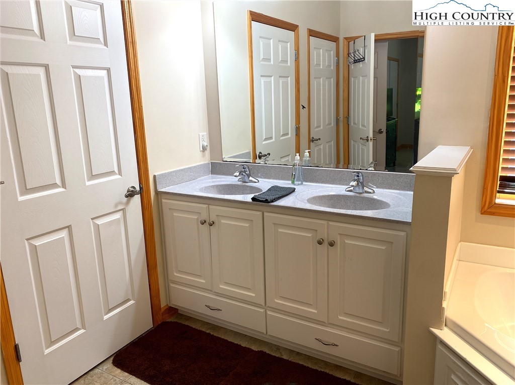 402 Pinnacle Ridge Road Beech Mountain, NC 28604 - Photo 18 of 44 a bathroom with a sink and a mirror