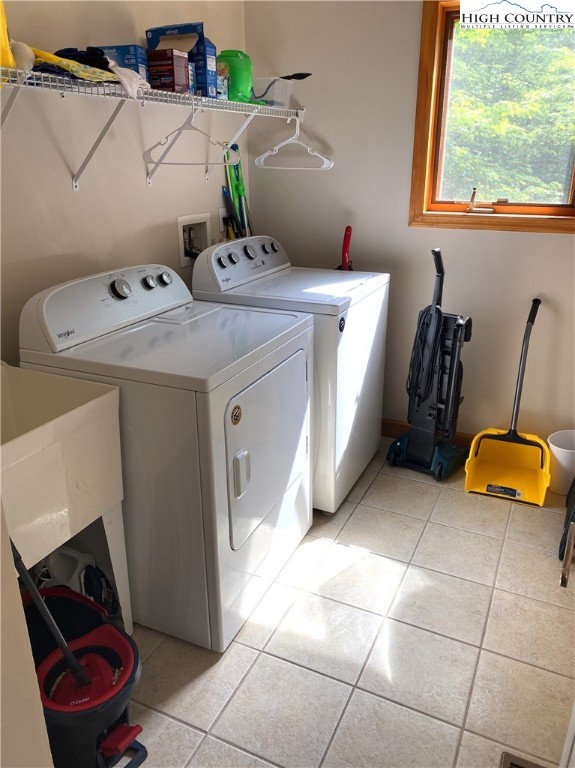 402 Pinnacle Ridge Road Beech Mountain, NC 28604 - Photo 21 of 44 a utility room with dryer and washer