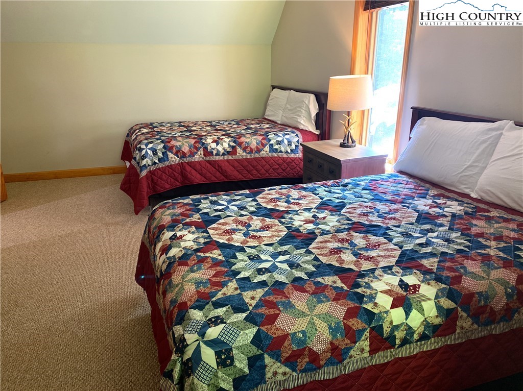 402 Pinnacle Ridge Road Beech Mountain, NC 28604 - Photo 25 of 44 a bedroom with a bed and a painting on the wall