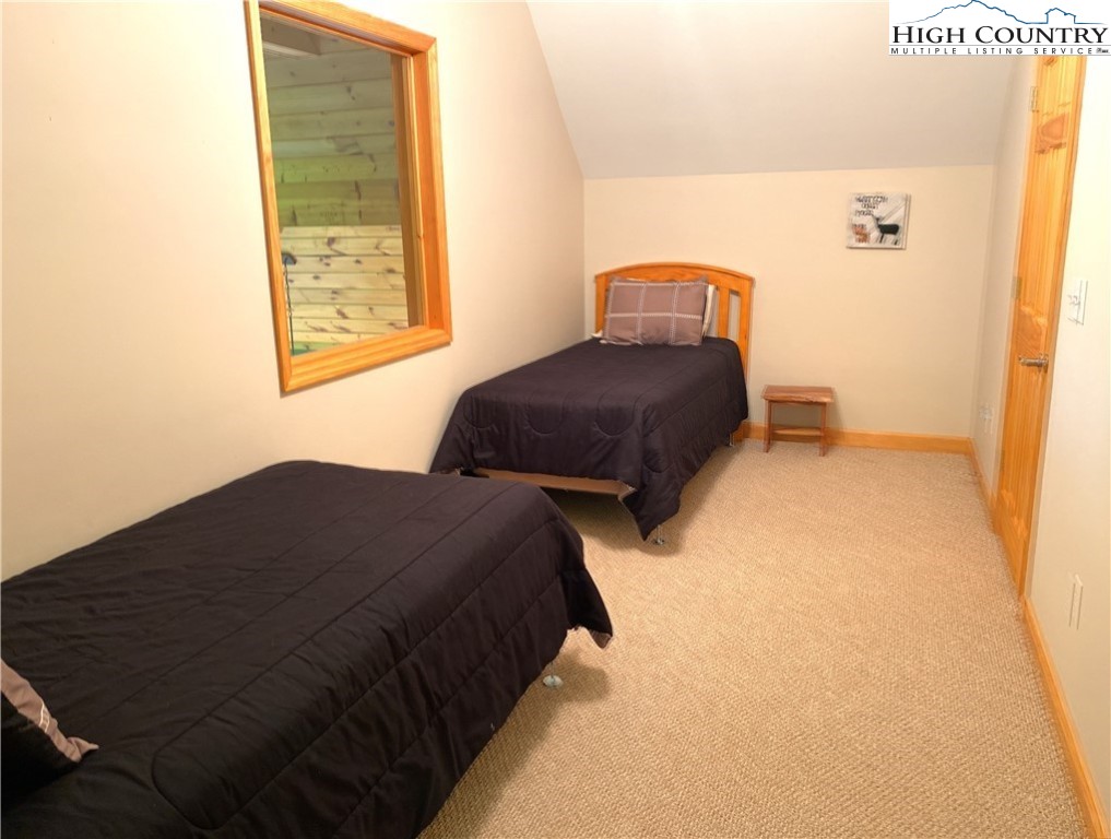 402 Pinnacle Ridge Road Beech Mountain, NC 28604 - Photo 28 of 44 a bedroom with a bed and a window