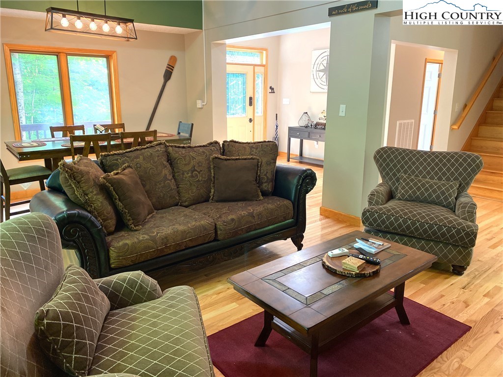 402 Pinnacle Ridge Road Beech Mountain, NC 28604 - Photo 4 of 44 a living room with furniture and a large window