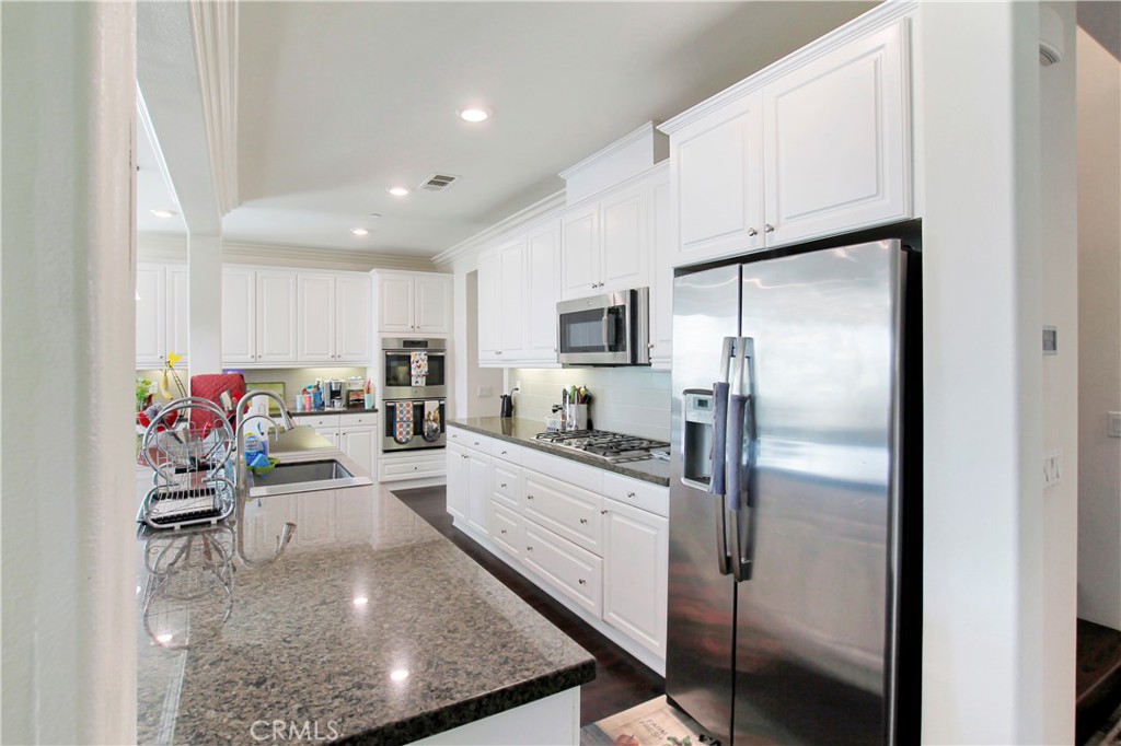13122 Capricornio Street Riverside, CA 92503 - Photo 3 of 20