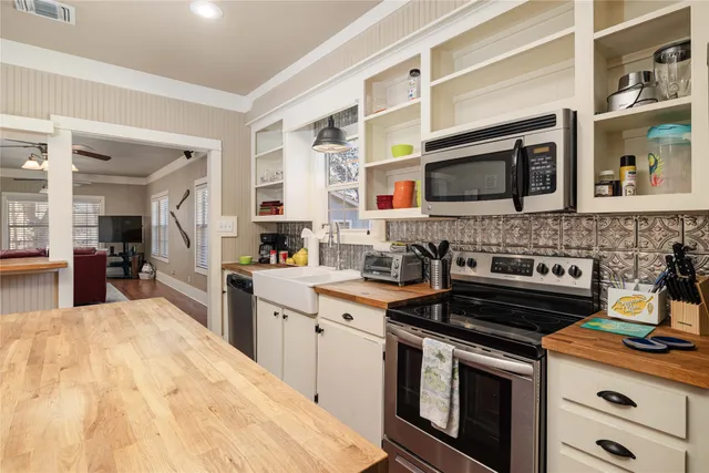 $2,000 | 1012 Buerger Lane, Seguin, TX 78155