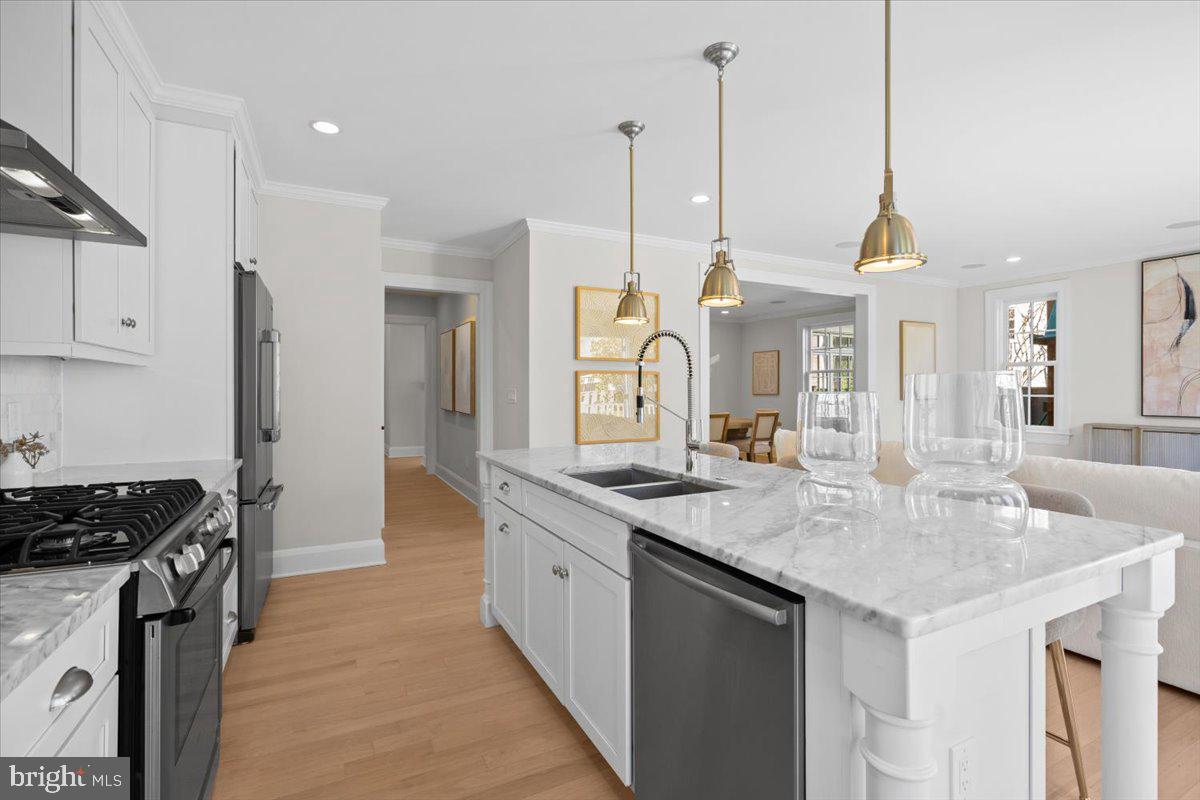 3213 Foxhall Road Northwest Washington, DC 20016 - Photo 8 of 35